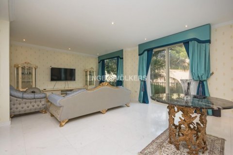 Villa en venta en Jumeirah Islands, Dubai, EAU 5 dormitorios, 557.41 m2 № 19473 - foto 12