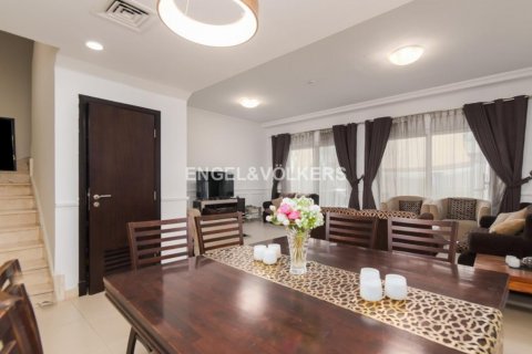 Adosado en venta en International City, Dubai, EAU 3 dormitorios, 199.74 m2 № 17928 - foto 9