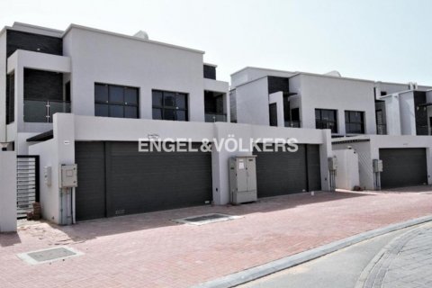 Villa en venta en Jumeirah Village Circle, Dubai, EAU 3 dormitorios, 251.58 m2 № 19598 - foto 1