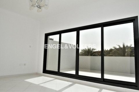 Villa en venta en Jumeirah Village Circle, Dubai, EAU 3 dormitorios, 251.58 m2 № 19598 - foto 3