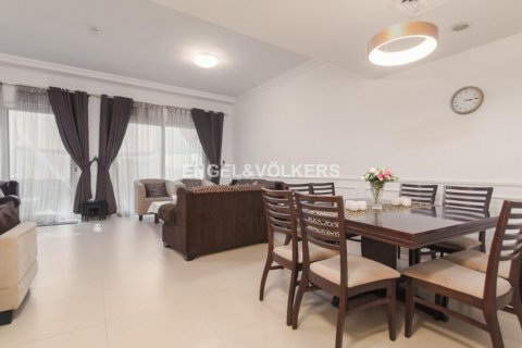 Adosado en venta en International City, Dubai, EAU 3 dormitorios, 199.74 m2 № 17928 - foto 8