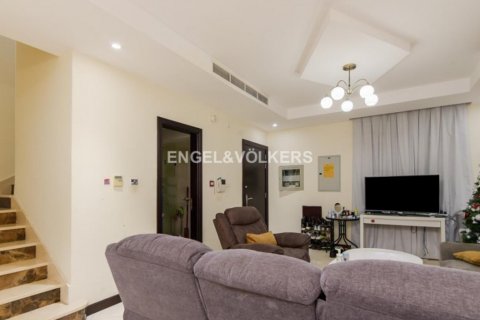 Adosado en venta en Dubai Industrial Park, Dubai, EAU 3 dormitorios, 120.87 m2 № 18162 - foto 3