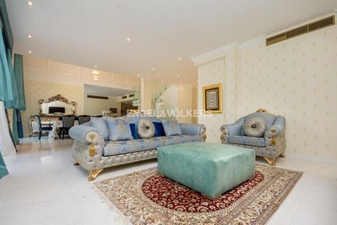 Villa en venta en Jumeirah Islands, Dubai, EAU 5 dormitorios, 557.41 m2 № 19473 - foto 8
