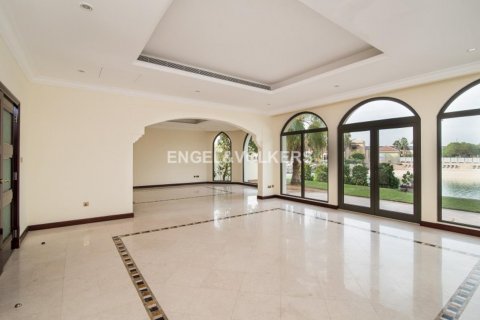Villa en venta en Palm Jumeirah, Dubai, EAU 4 dormitorios, 464.51 m2 № 18373 - foto 2