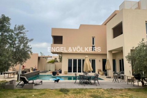 Villa en venta en Dubai Waterfront, Dubai, EAU 5 dormitorios, 1289.76 m2 № 20184 - foto 1