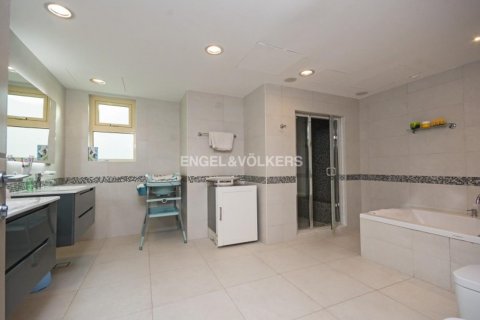 Villa en venta en Jumeirah Islands, Dubai, EAU 5 dormitorios, 557.41 m2 № 19473 - foto 15