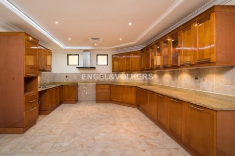 Villa en venta en Palm Jumeirah, Dubai, EAU 4 dormitorios, 464.51 m2 № 18373 - foto 5