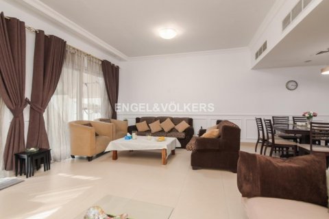 Adosado en venta en International City, Dubai, EAU 3 dormitorios, 199.74 m2 № 17928 - foto 10