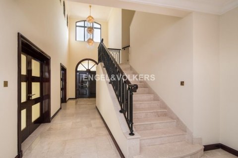 Villa en venta en Palm Jumeirah, Dubai, EAU 4 dormitorios, 464.51 m2 № 18373 - foto 4