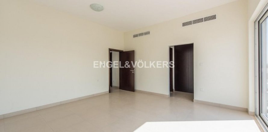Adosado en International City, Dubai, EAU 3 dormitorios, 191.01 m² № 18400