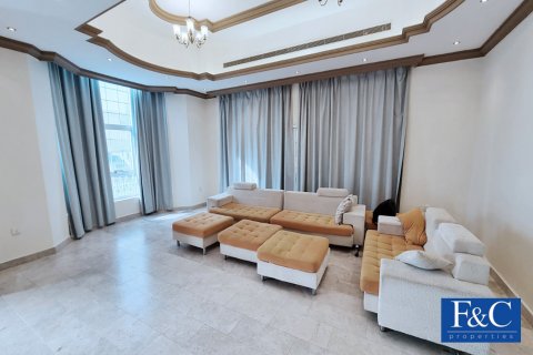 Villa en alquiler en Al Barsha, Dubai, EAU 5 dormitorios, 650.3 m2 № 44893 - foto 6