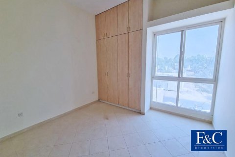 Villa en alquiler en Umm Suqeim, Dubai, EAU 4 dormitorios, 650.3 m2 № 44984 - foto 6