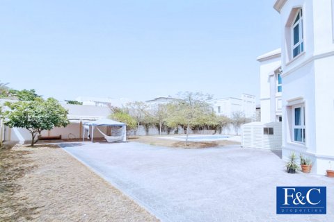 Villa en alquiler en Umm Suqeim, Dubai, EAU 5 dormitorios, 1419.5 m2 № 44574 - foto 14