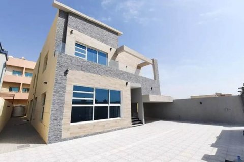 Villa en venta en Al Rawda, Ajman, EAU 6 dormitorios, 465 m2 № 50159 - foto 4