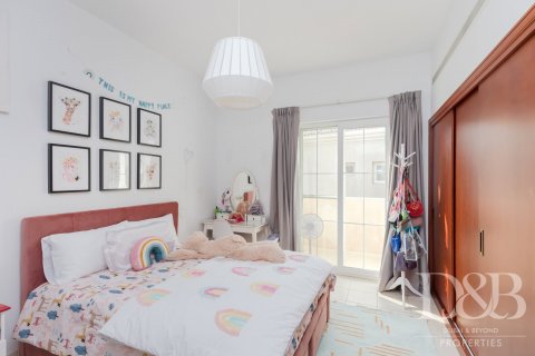 Villa en venta en Arabian Ranches, Dubai, EAU 5 dormitorios, 639.9 m2 № 68266 - foto 2