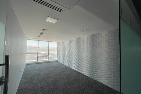 Oficina en alquiler en Al Quoz, Dubai, EAU 7000 m2 № 73090 - foto 14