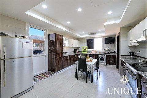 Villa en alquiler en Living Legends, Dubai, EAU 6 dormitorios, 390.2 m2 № 74046 - foto 9