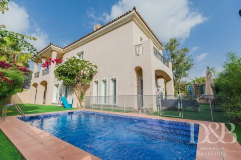 Villa en venta en Arabian Ranches, Dubai, EAU 5 dormitorios, 639.9 m2 № 68266 - foto 1
