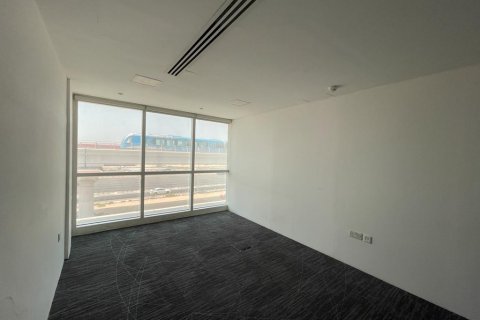 Oficina en alquiler en Al Quoz, Dubai, EAU 7000 m2 № 73090 - foto 2