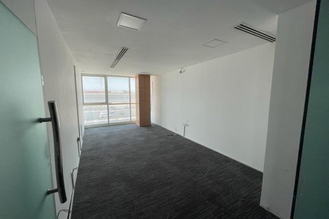 Oficina en alquiler en Al Quoz, Dubai, EAU 7000 m2 № 73090 - foto 3