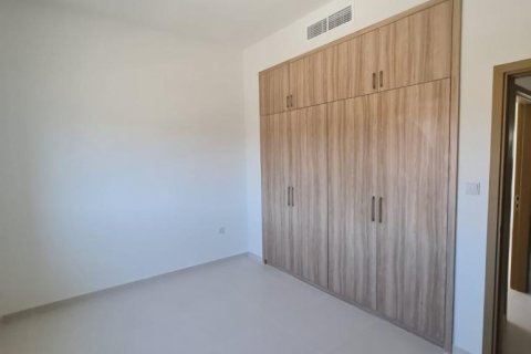 Adosado en venta en Dubai Land, Dubai, EAU 4 dormitorios, 2476 m2 № 79849 - foto 9