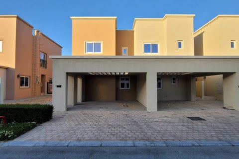 Adosado en venta en Dubai Land, Dubai, EAU 4 dormitorios, 2214 m2 № 81244 - foto 1