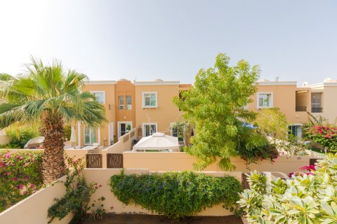 Villa en venta en Arabian Ranches, Dubai, EAU 2 dormitorios, 242.6 m2 № 79388 - foto 15