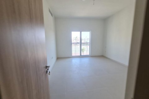 Adosado en venta en Dubai Land, Dubai, EAU 4 dormitorios, 2476 m2 № 79849 - foto 7