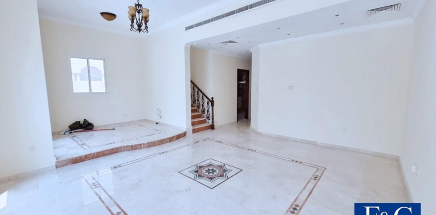 Villa asukohaga Umm Suqeim, Dubai, AÜE: 4 magamistoaga, 650.3 m² Nr 44984