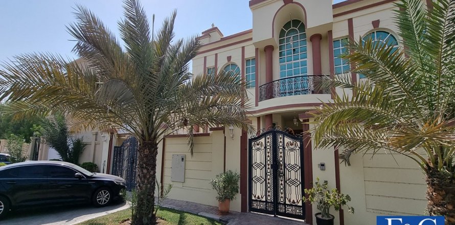 Villa asukohaga Umm Suqeim, Dubai, AÜE: 4 magamistoaga, 557.4 m² Nr 44684