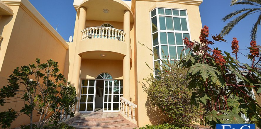 Villa asukohaga Umm Suqeim, Dubai, AÜE: 5 magamistoaga, 875.8 m² Nr 44875