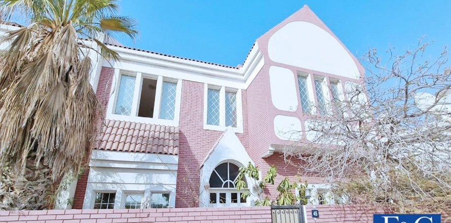 Villa asukohaga Umm Suqeim, Dubai, AÜE: 4 magamistoaga, 464.5 m² Nr 44842