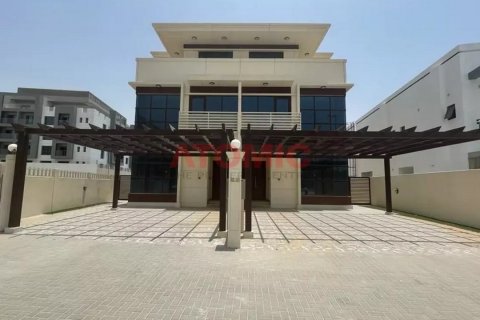 Müüa ridamaja asukohaga Jumeirah Village Circle, Dubai, AÜE: 4 magamistoaga, 532 m² Nr 54916 - pilt 1
