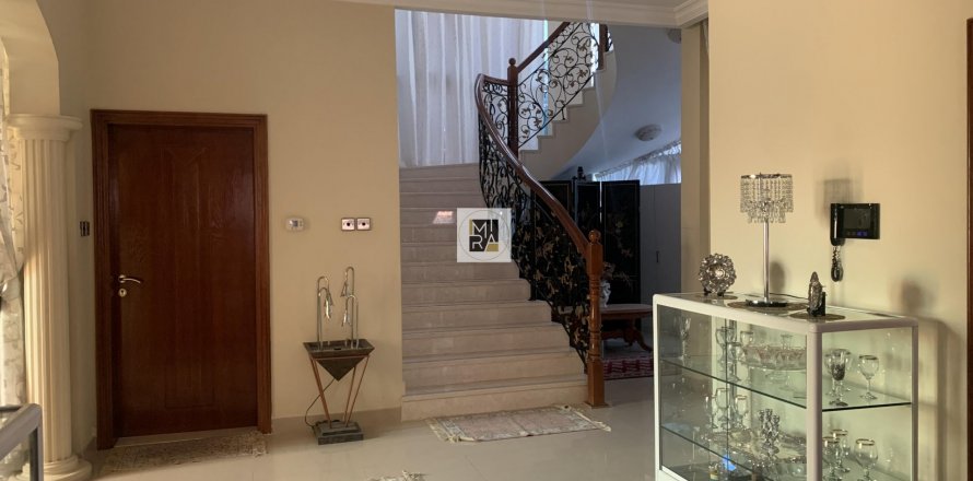 Villa asukohaga Dubai, AÜE: 5 magamistoaga, 529.5 m² Nr 54930