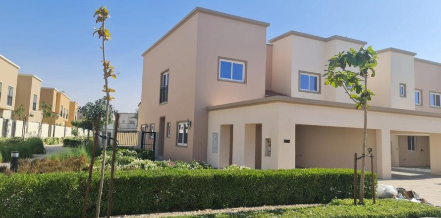 خانه شهری در Dubai Land، Dubai ، امارات متحده عربی 4 خوابه ، 2476 متر مربع. شماره 79849