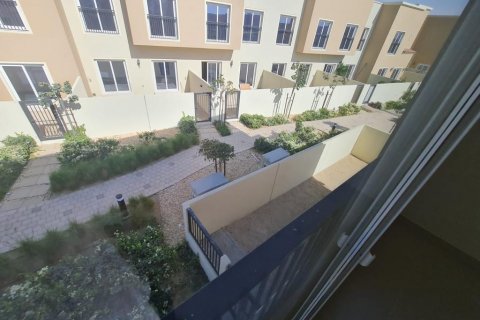 خانه شهری برای فروش در  Dubai Land، Dubai، امارات متحده عربی  4 خوابه ، 2476 متر مربع ، شماره 79849 - تصویر 3