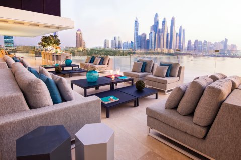 Huoneisto Palm Jumeirah, Dubai, Arabiemiraatit 4 makuuhuonetta, 895 m2 № 8198 - kuva 1