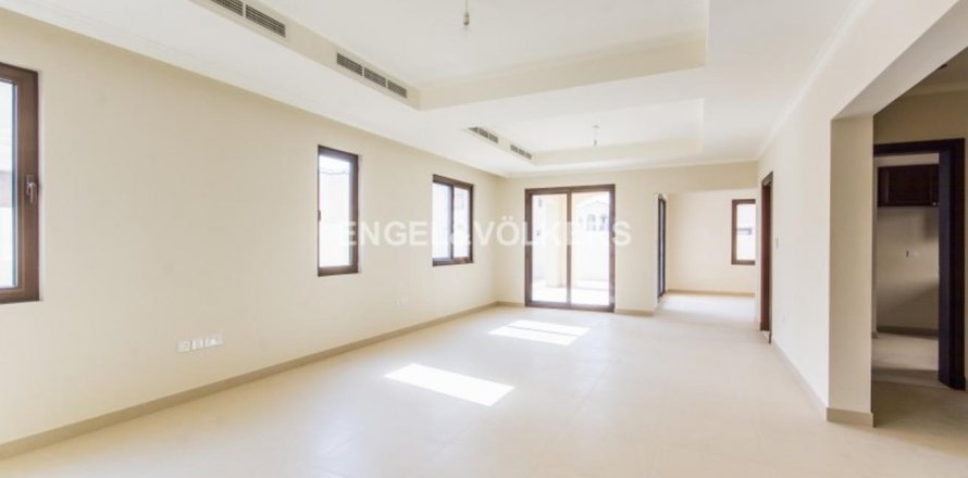 Huvila Arabian Ranches, Dubai, Arabiemiraatit 5 makuuhuonetta, 341.88 m2 № 20984