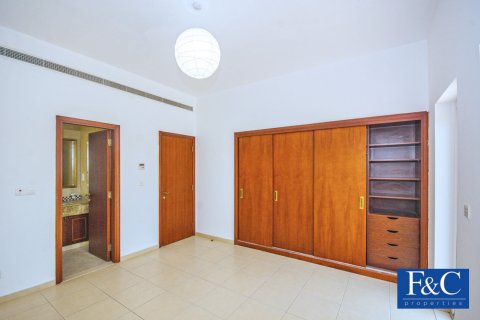 Huvila AL MAHRA Arabian Ranches, Dubai, Arabiemiraatit 4 makuuhuonetta, 436.6 m2 № 44581 - kuva 9