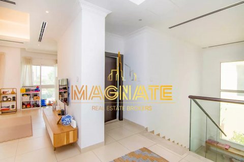 Huvila Al Barsha, Dubai, Arabiemiraatit 4 makuuhuonetta, 393 m2 № 50261 - kuva 2