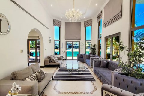 Huvila Palm Jumeirah, Dubai, Arabiemiraatit 4 makuuhuonetta, 465 m2 № 50666 - kuva 1
