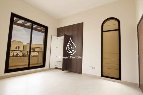 Kaupunkipientalo Mudon, Dubai, Arabiemiraatit 4 makuuhuonetta, 353.8 m2 № 60648 - kuva 3