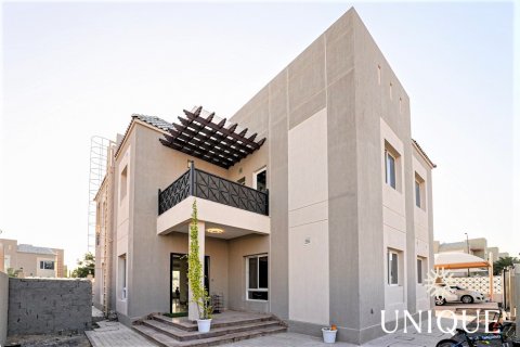Huvila Living Legends, Dubai, Arabiemiraatit 6 makuuhuonetta, 390.2 m2 № 74046 - kuva 2