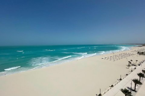 Kattohuoneisto MAMSHA AL SAADIYAT Saadiyat Island, Abu Dhabi, Arabiemiraatit 5 makuuhuonetta, 1519 m2 № 80813 - kuva 1