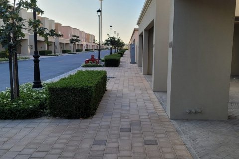 Kaupunkipientalo Dubai Land, Dubai, Arabiemiraatit 4 makuuhuonetta, 2214 m2 № 81244 - kuva 10