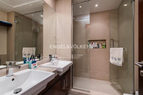 Appartement à louer à The Views, Dubai, EAU 3 chambres, 176.89 m2 № 18471 - photo 13