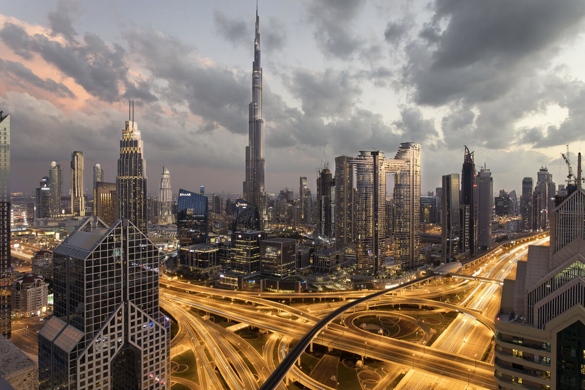 Cinq raisons d'acheter une propriété à l'étranger en construction a l'exemple des Émirats Arabes Unis