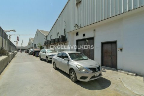 Entrepôt à louer à Umm Ramool, Dubai, EAU 605.72 m2 № 28332 - photo 13