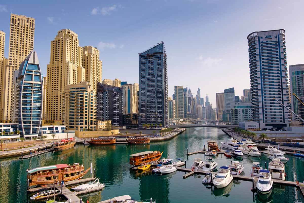 Commentaires des russes qui ont déménagé: comment vivent les expatriés et le niveau de vie à Dubaï?