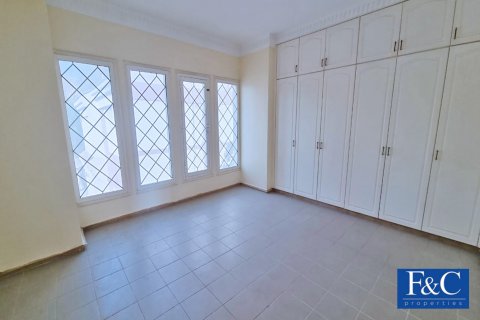 Villa à louer à Umm Suqeim, Dubai, EAU 4 chambres, 464.5 m2 № 44842 - photo 9